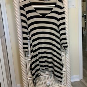 Cha Cha Vente top, size S Scope neck, 3 quarter sleeves, striped.